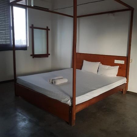 Budget House Weligama Bagian luar foto