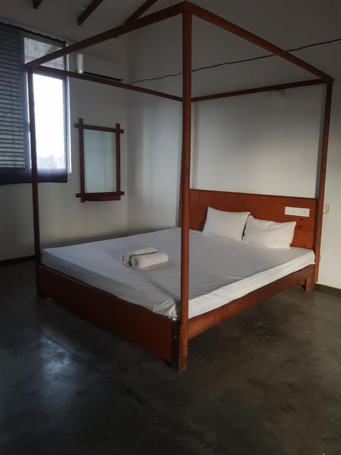 Budget House Weligama Bagian luar foto