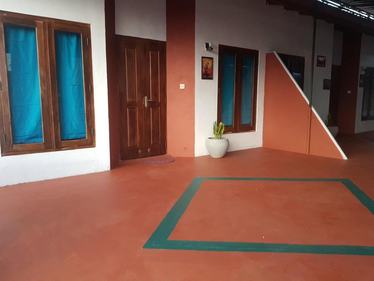 Budget House Weligama Bagian luar foto